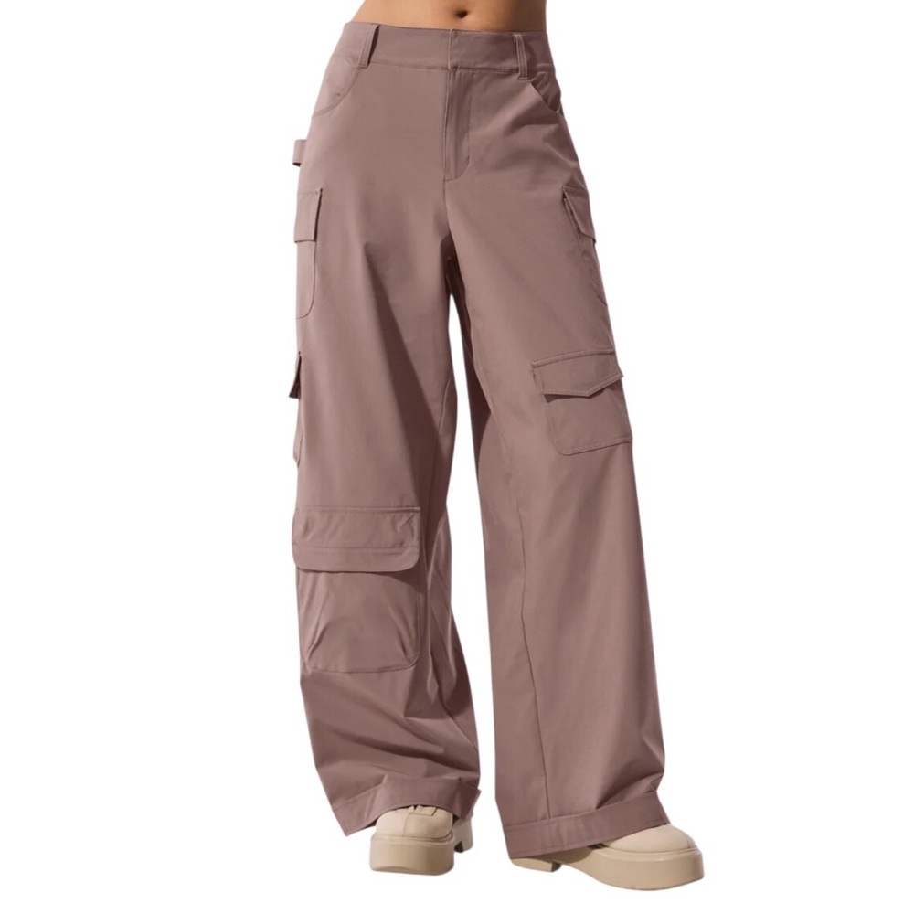 Alo Yoga Workwear Cargo Pant Mushroom XS